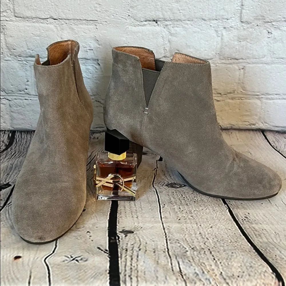 * Gentle Souls by Kenneth Cole Brenna gray suede ankle boots